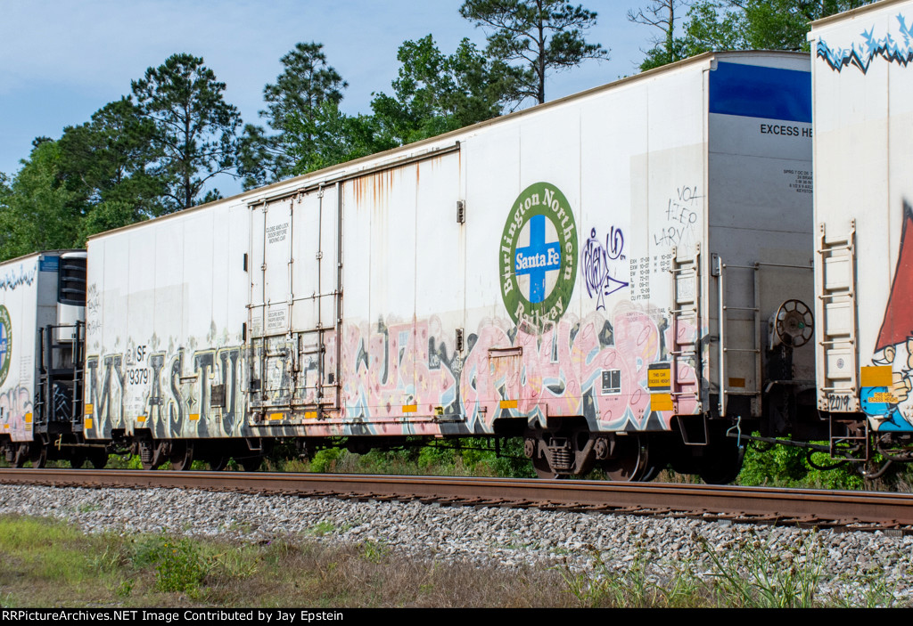 A BNSF reefer rides north on M452 (Miami to Waycross)